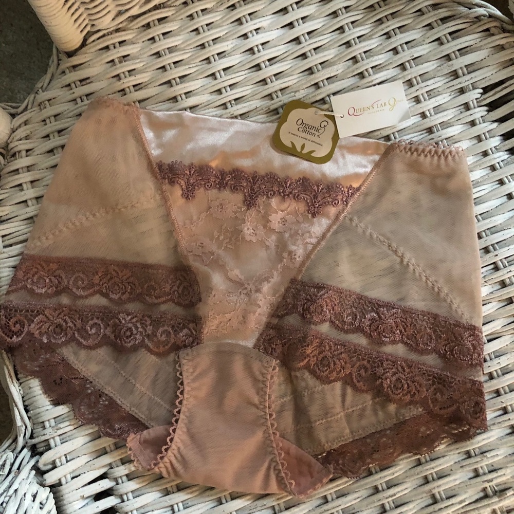 NWT Queens Lab Feminine Tummy Tucker